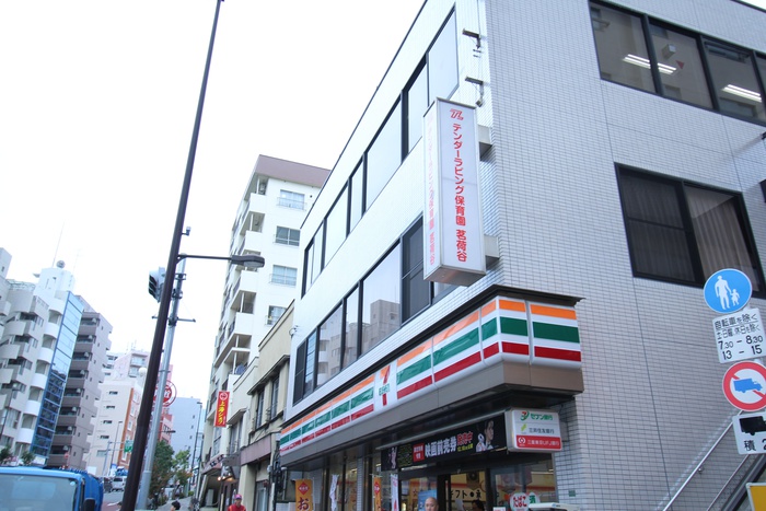 コンビニ　セブンイレブン（コンビニ）まで100m