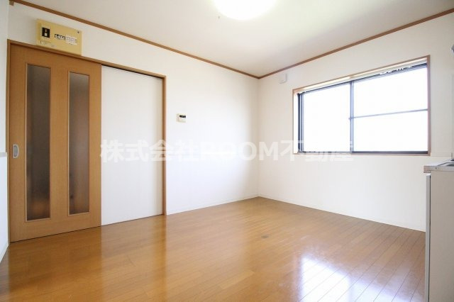 居室・リビング　こちらの居間で趣味の時間をお楽しみください