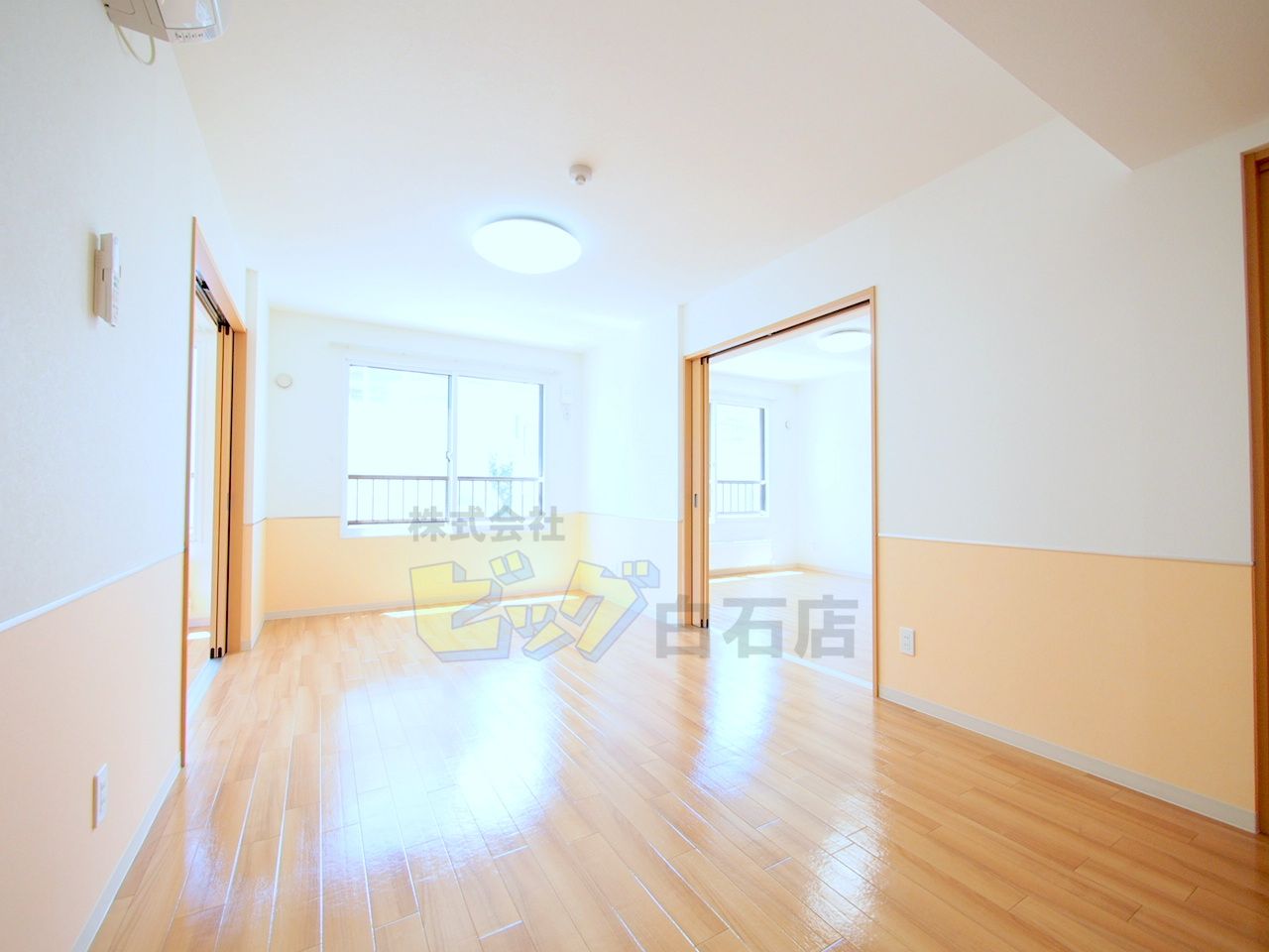 居室・リビング　陽当り良好で明るいリビングです♪