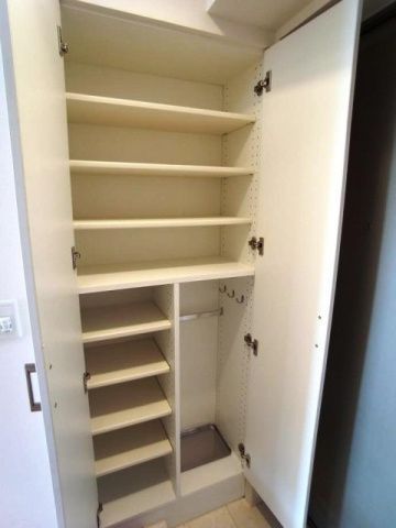 玄関　（別タイプ参考写真）シンシティー板橋本町　板橋区稲荷台