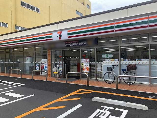 コンビニ　セブンイレブン（コンビニ）まで869m