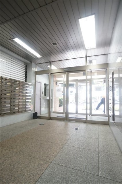 エントランス　広々とした風通しのいいエントランス