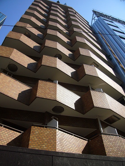 建物外観　重厚で高級感のある外観デザイン