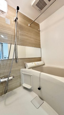 バス・シャワールーム　コンパクトで使いやすいお風呂です