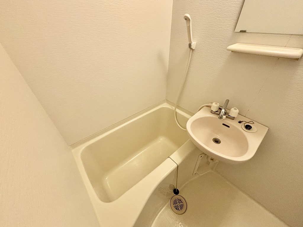 洗面設備　設備・仕様は号室により異なる為、現況を優先いたします。