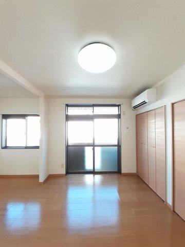 居室・リビング　ゆったりとした居間です