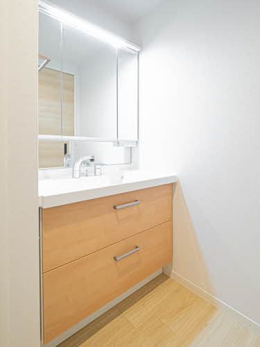 洗面設備　毎日使うものだからこそシンプルに。忙しい毎朝を迎えるように…