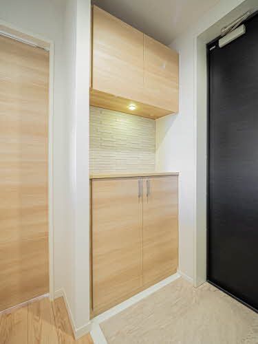 玄関　玄関ホールにはシューズボックスがあります。