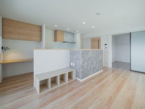 居室・リビング　リビング中心の間取りで、家族の気配が分かりやすいです。