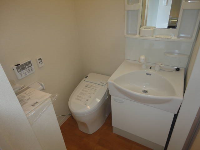 トイレ　※他の部屋の写真です