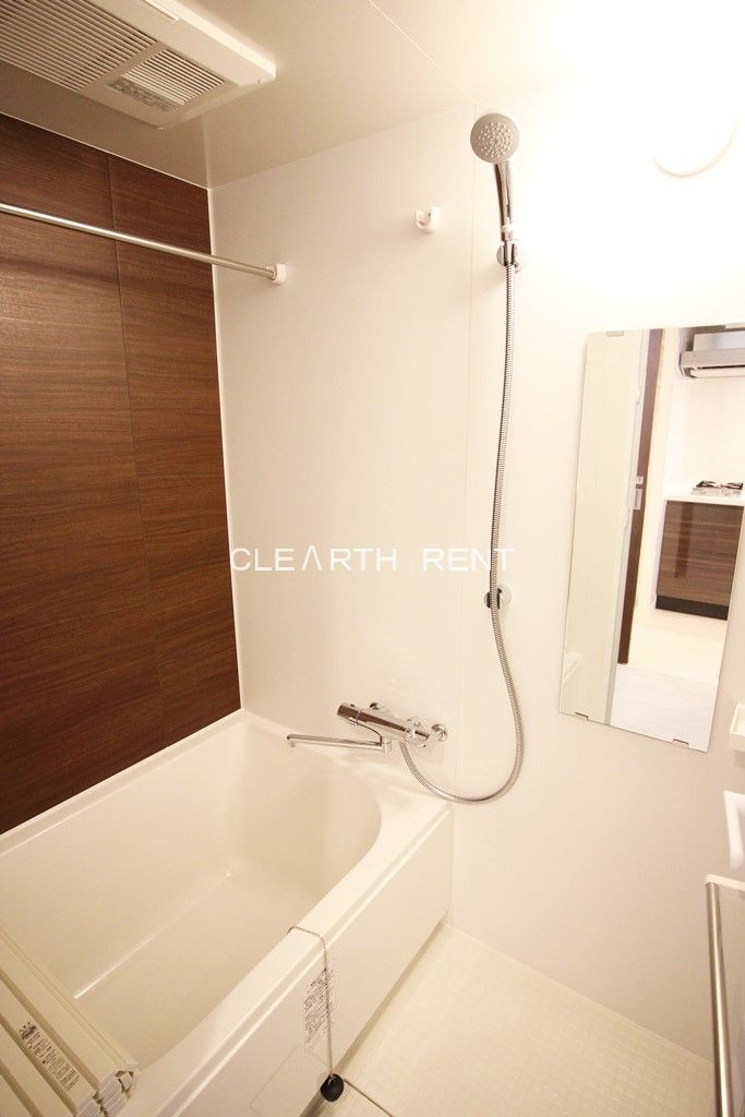 バス・シャワールーム　雨の日も安心の浴室乾燥機能付き