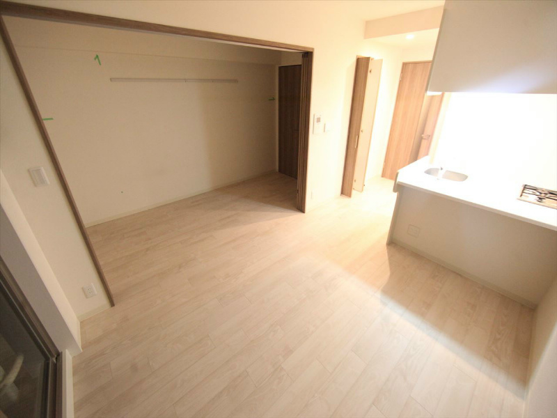 居室・リビング　ＬＤＫ10帖　洋室5帖　つなげても仕切っても使えます