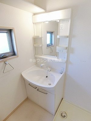 洗面設備　反転タイプ参考写真