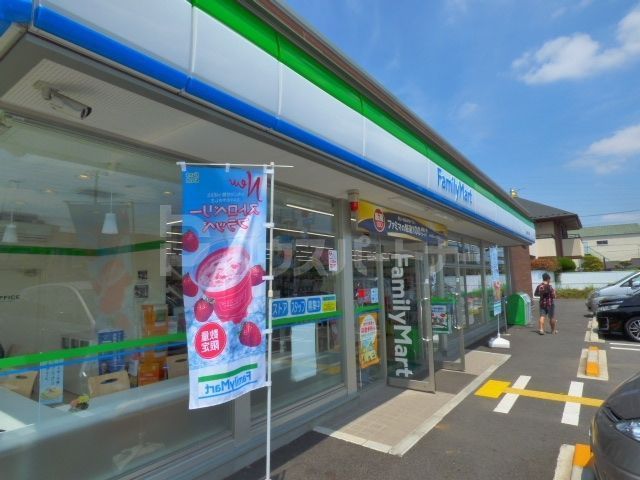 コンビニ　ファミリーマート八潮緑町三丁目店（コンビニ）まで390m