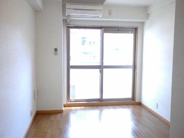 居室・リビング　エアコン付きで初期費用を抑えられます♪