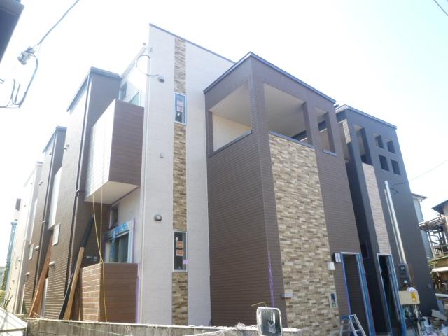 建物外観　オートロック。