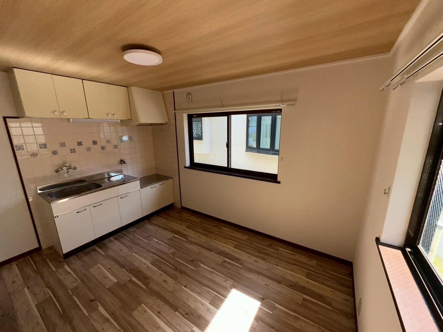 その他　リビングからのキッチン