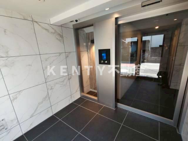 エントランス　落ち着いたエントランスです