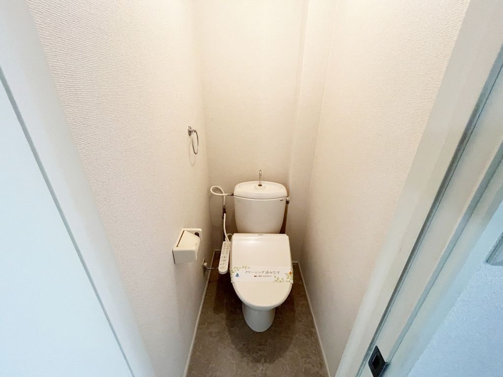 トイレ　同物件別部屋写真