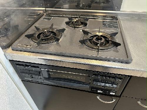 キッチン　三口ガスコンロ