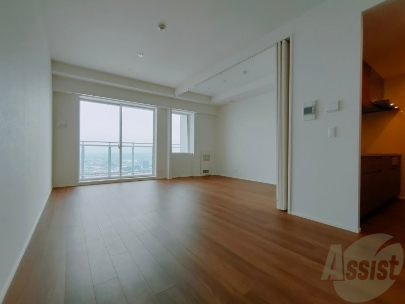 居室・リビング　広くてきれいなリビングです！快適に過ごせそうですね。