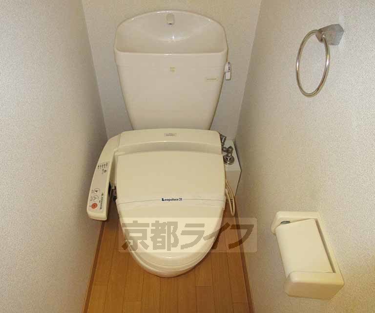 トイレ　ウォシュレット付です。