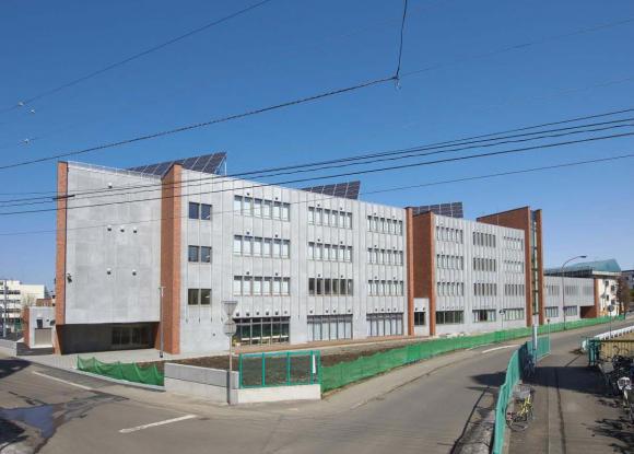 小学校　東札幌小学校（小学校）まで295m