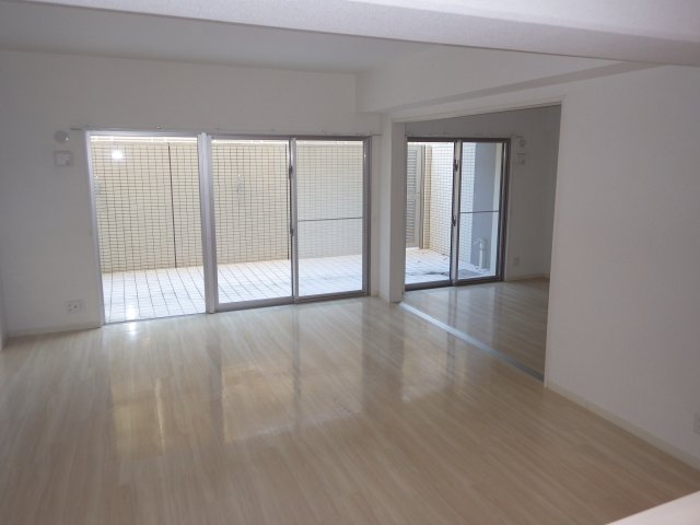 居室・リビング　【小学校】名古屋市立名東小学校まで341m