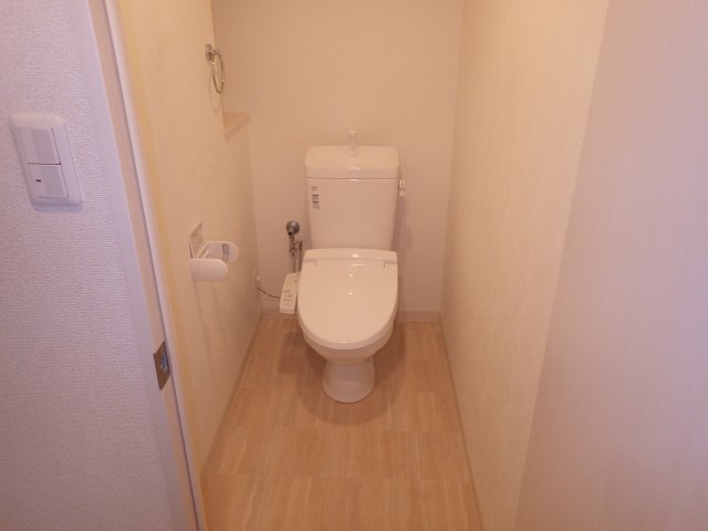 トイレ　【ショッピングセンター】イオンメイトピア店まで724m