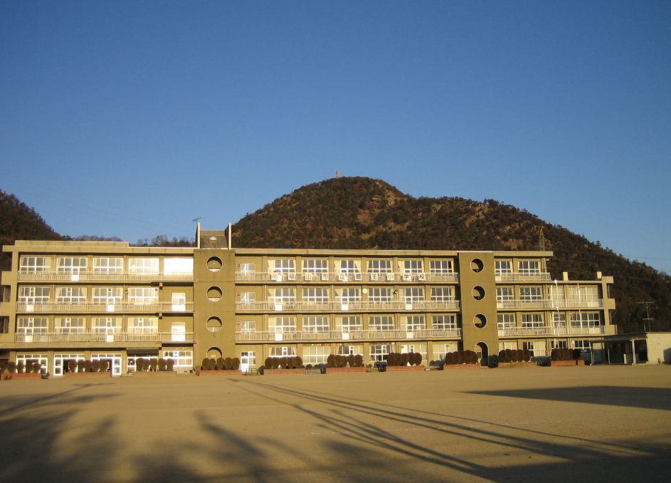 小学校　福山市立蔵王小学校（小学校）まで929m