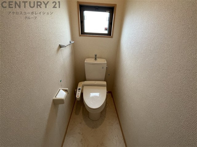 トイレ　温水洗浄便座機能付きのトイレです♪