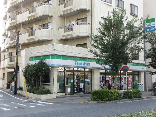 コンビニ　ファミリーマート 練馬北町店（コンビニ）まで55m