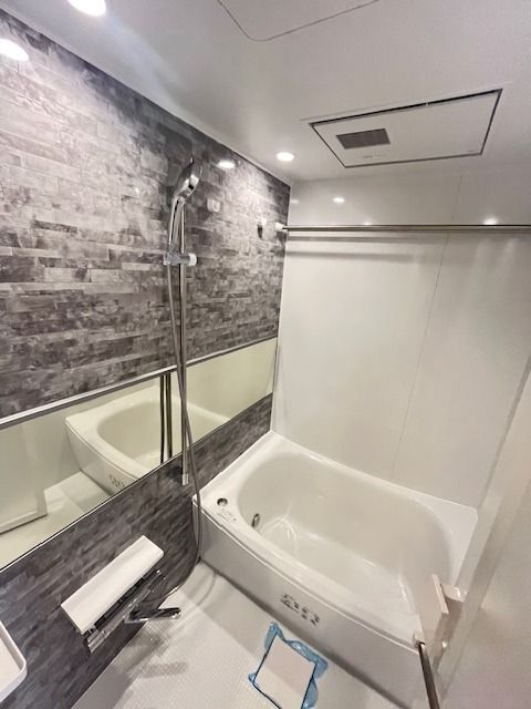 バス・シャワールーム　ゆったり過ごせるお風呂です