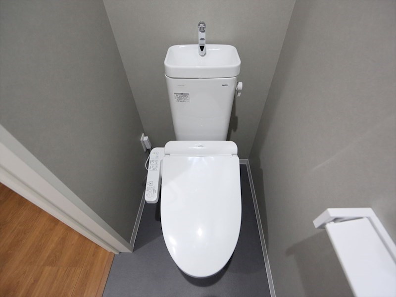 トイレ　温水洗浄暖房便座付トイレ