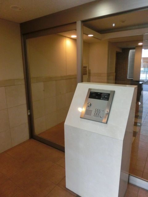 ロビー　オートロック完備