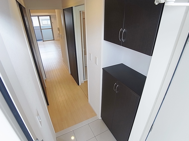 玄関　玄関にはシューズＢＯＸ完備