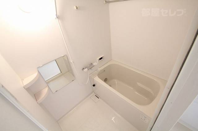 バス・シャワールーム　※２０１号室の内装写真参照