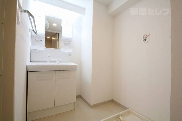 洗面設備　※２０１号室の内装写真参照
