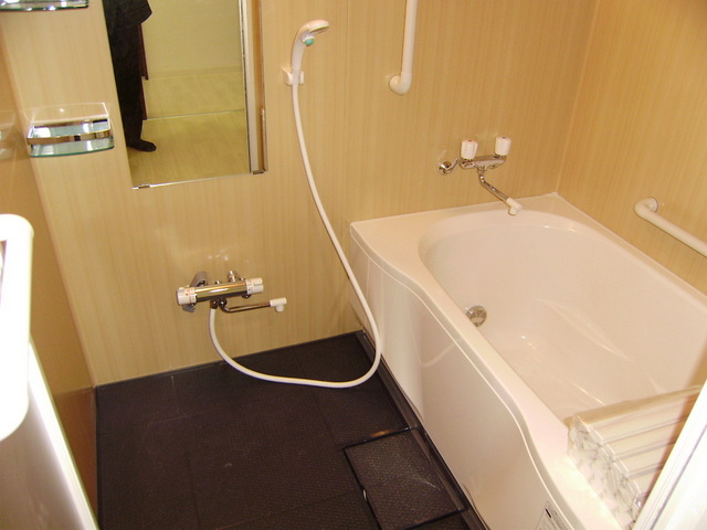 バス・シャワールーム　浴室（追い炊き機能付き）※風呂蓋は設備ではありません