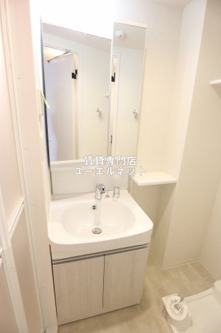 洗面設備　清潔感ある独立洗面台で毎日気持ちよく♪