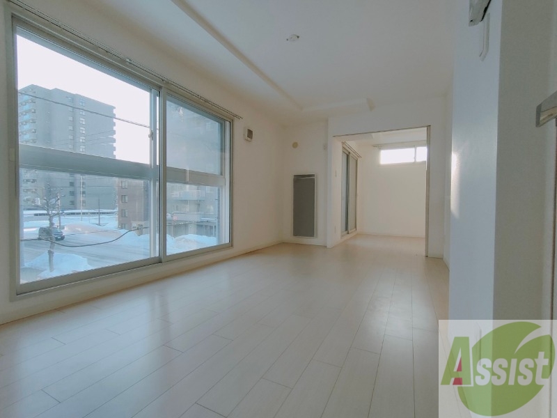 居室・リビング　明るいお部屋は気持ちよく過ごせそうですね。