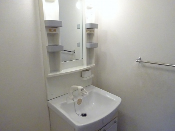 洗面設備　スペースが確保できる洗面所です
