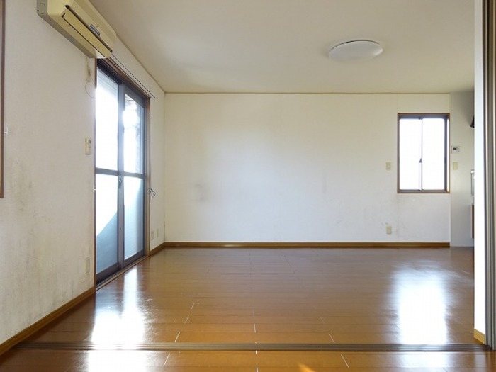 居室・リビング　こちらのリビングで趣味の時間をお楽しみください