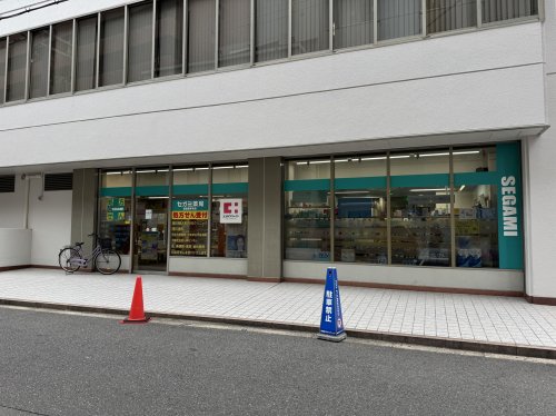 ドラックストア　セガミ薬局 御堂筋本町店（ドラッグストア）まで136m