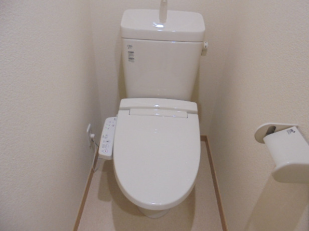 トイレ　嬉しい個室温水洗浄便座♪