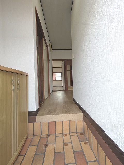 玄関　下駄箱つき