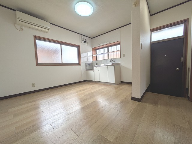 居室・リビング　７．５帖のダイニングキッチン