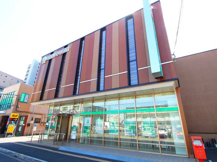 銀行　埼玉りそな銀行鶴瀬支店（銀行）まで60m