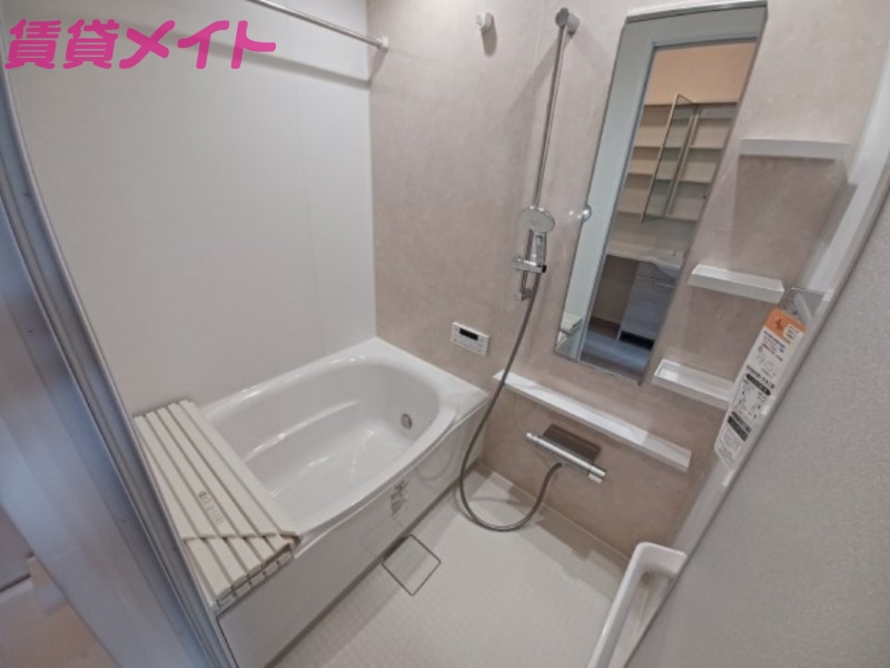 バス・シャワールーム　同物件別部屋の参考写真