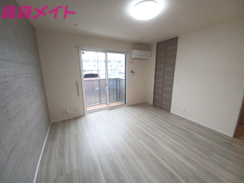 居室・リビング　同物件別部屋の参考写真